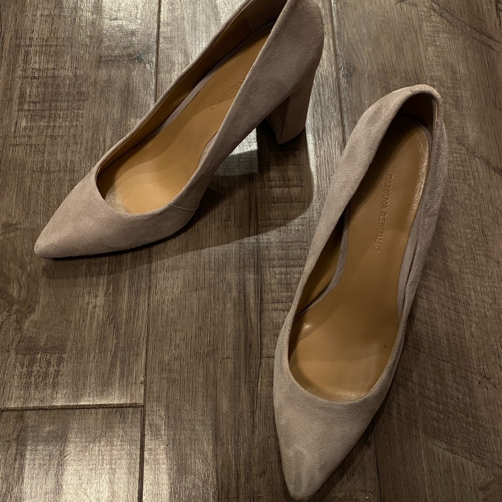 Banana Republic Pump heel